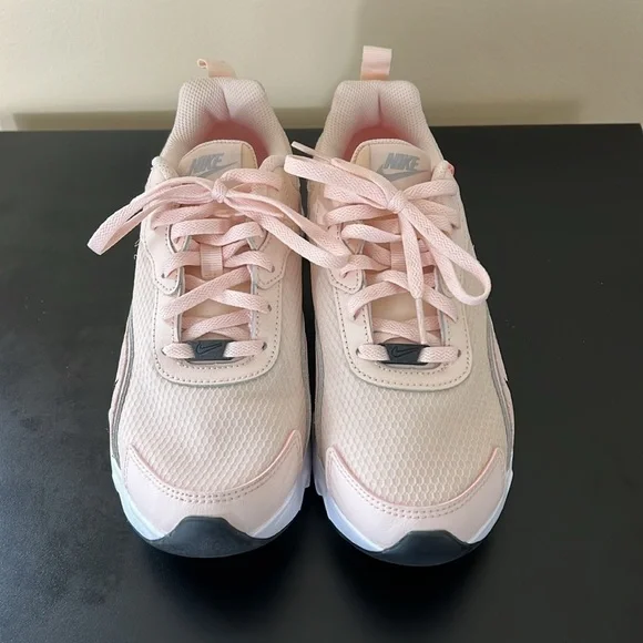 Nike shoes - Picture 4 of 8